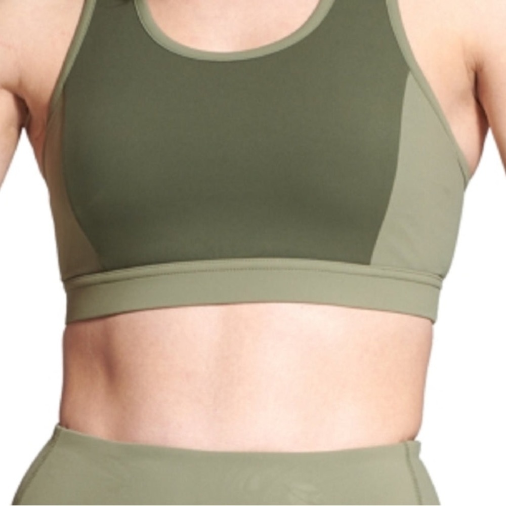 NWT Bass outdoor Benton Po Back Pocket Sports Bra​